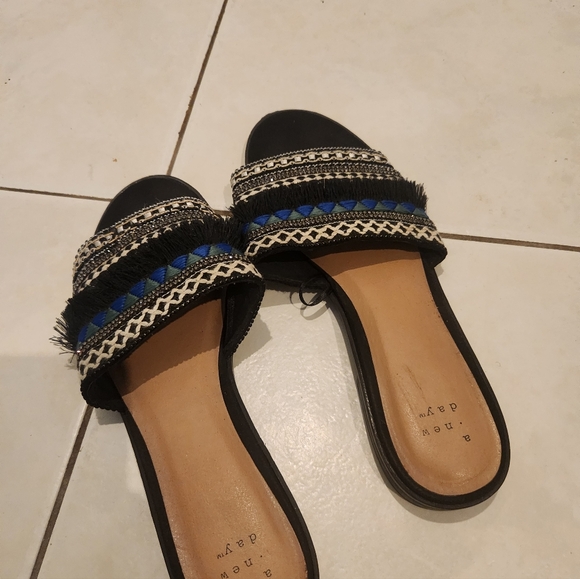 Sandals - Picture 3 of 4